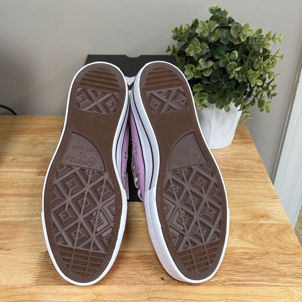 Converse Low Top Sneakers Lavender Canvas - Picture 5 of 6